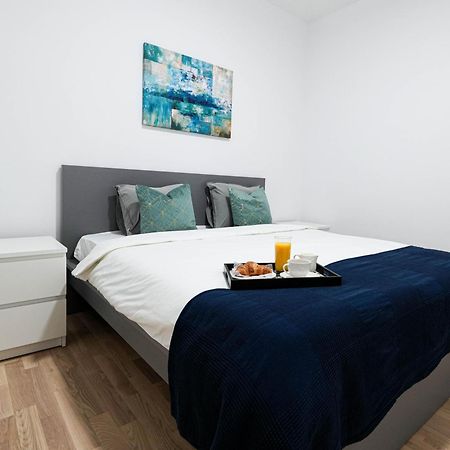 Gabi - Chic Apt With Parking Close To Veranda Mall Bukarest Exterior foto
