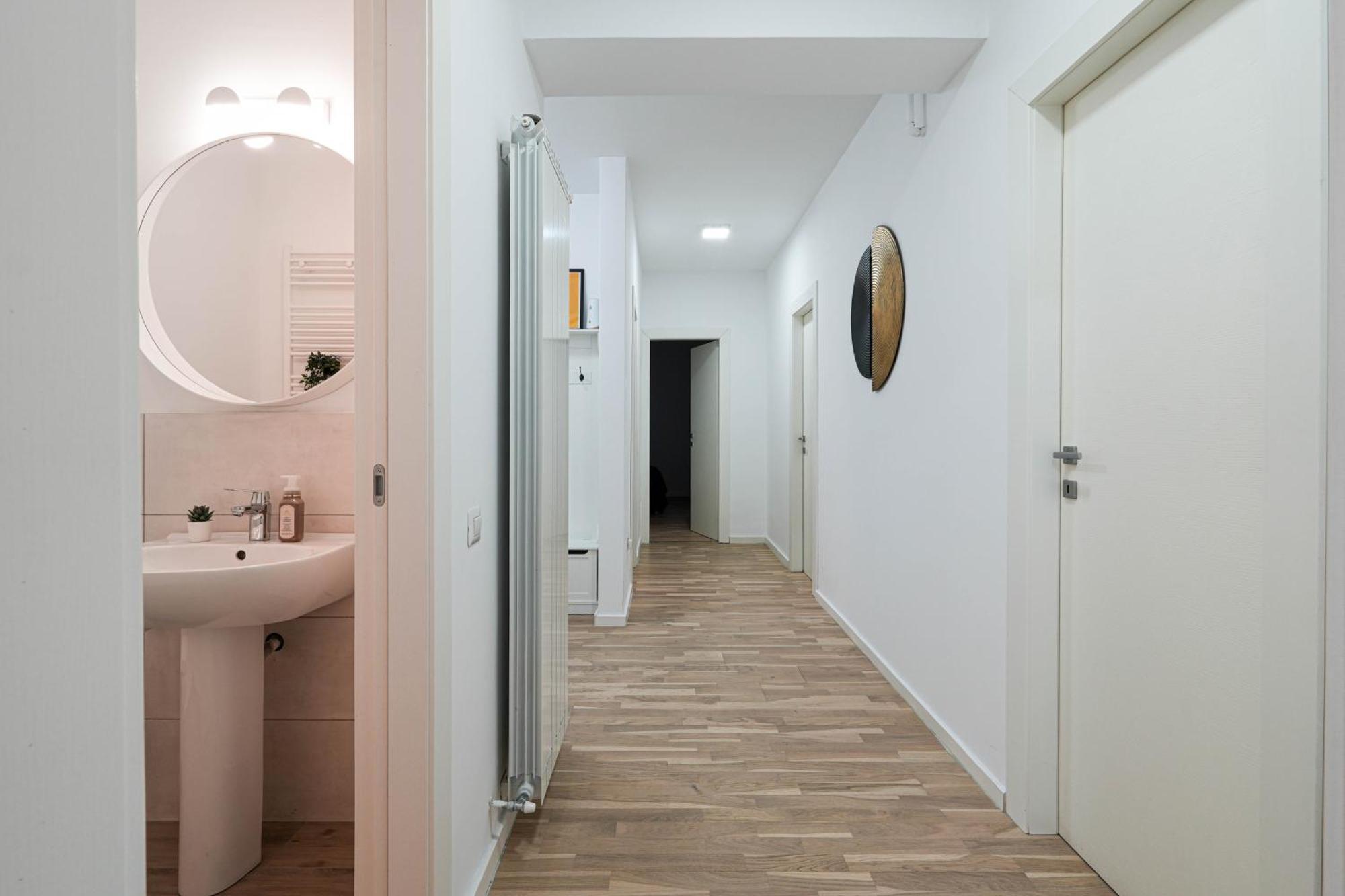 Gabi - Chic Apt With Parking Close To Veranda Mall Bukarest Exterior foto